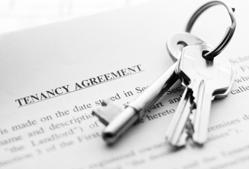 keys-on-top-of-tenancy-agreement-document